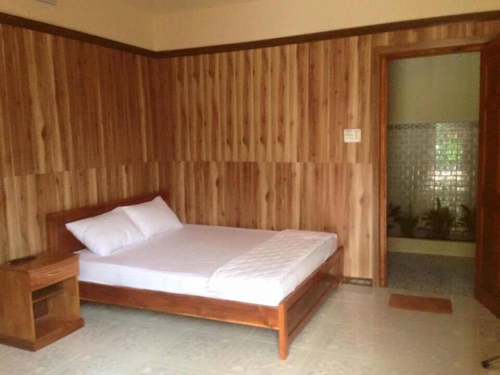 Bungalow, Garden View