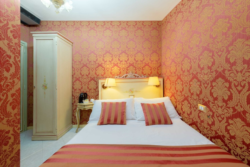 Economy Double or Twin Room photo 3