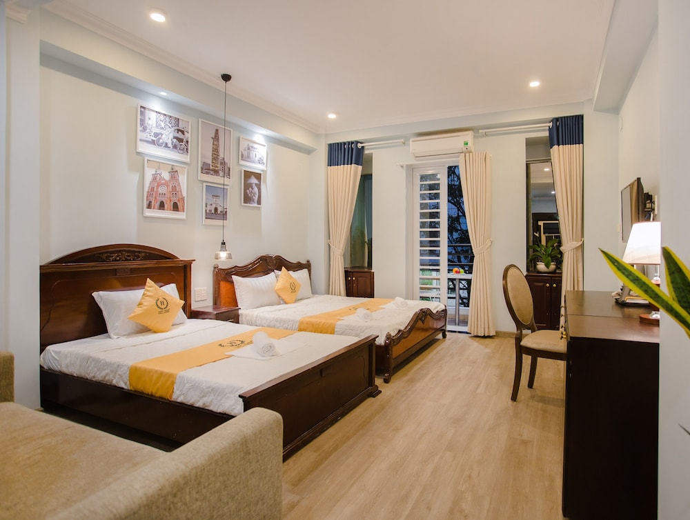 Family Room, Balcony, City View