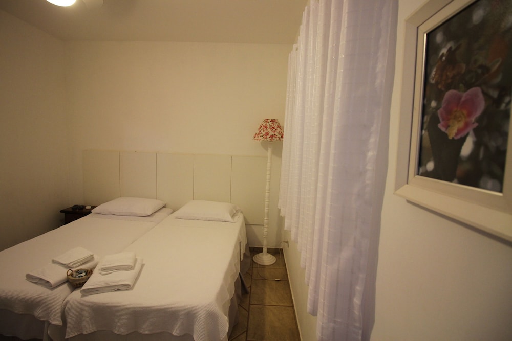Standard Room, 2 Twin Beds photo 1