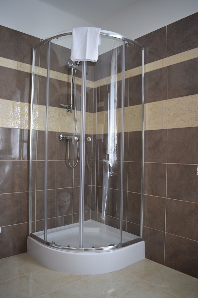 Standard Double or Twin Room (2) photo 3