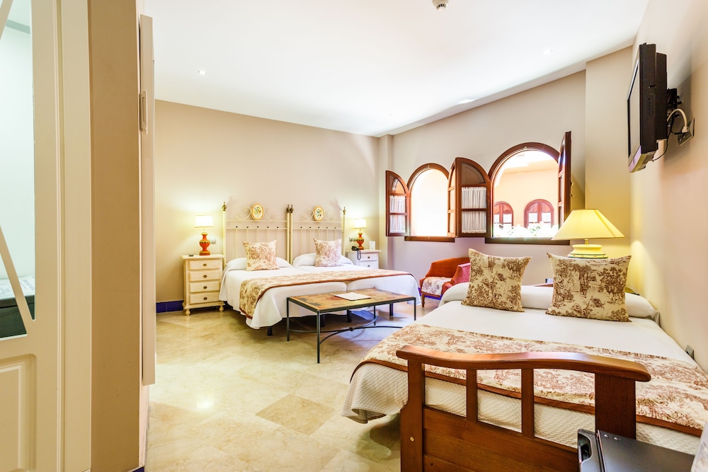 Double Room - Photo 3