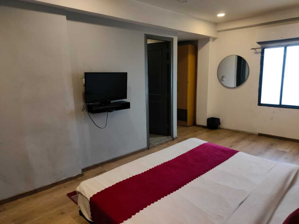 Deluxe Room, City View