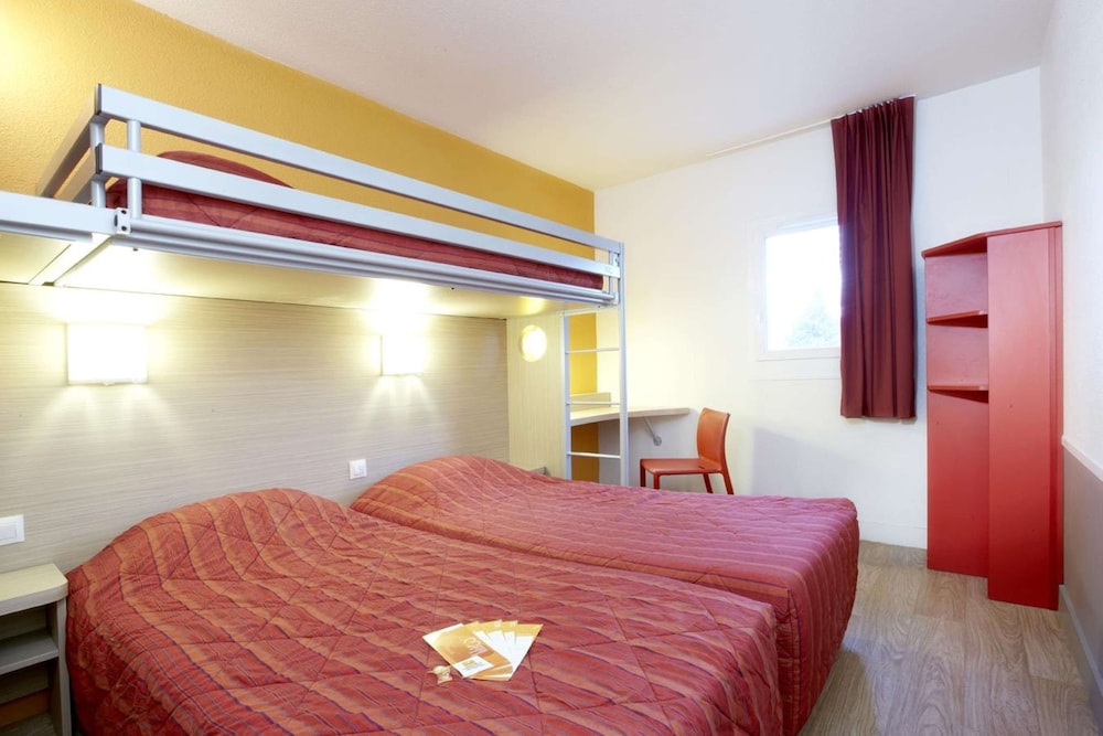 Standard Room, 3 Twin Beds - Photo 4