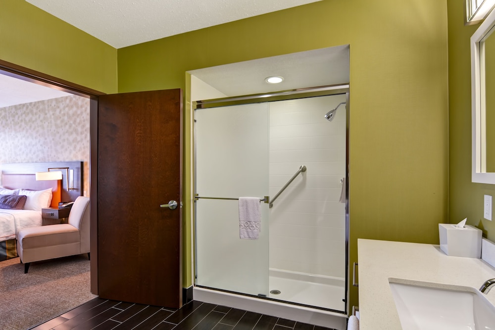 Suite, 1 King Bed, Non Smoking (Large) - Photo 4