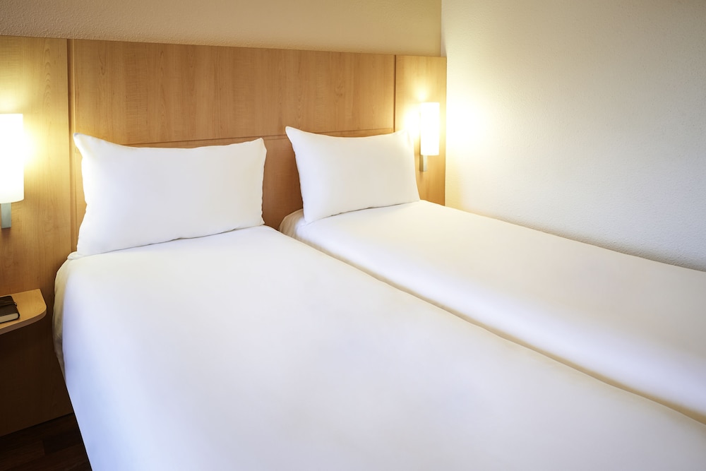 Standard Room, 2 Twin Beds - Photo 2