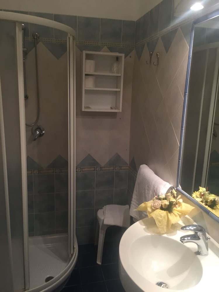 Double Room, 1 Queen Bed photo 3