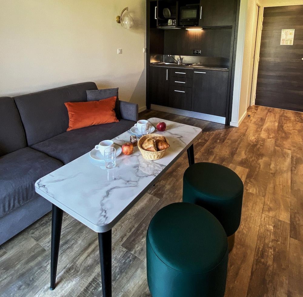 Suite - Photo 5
