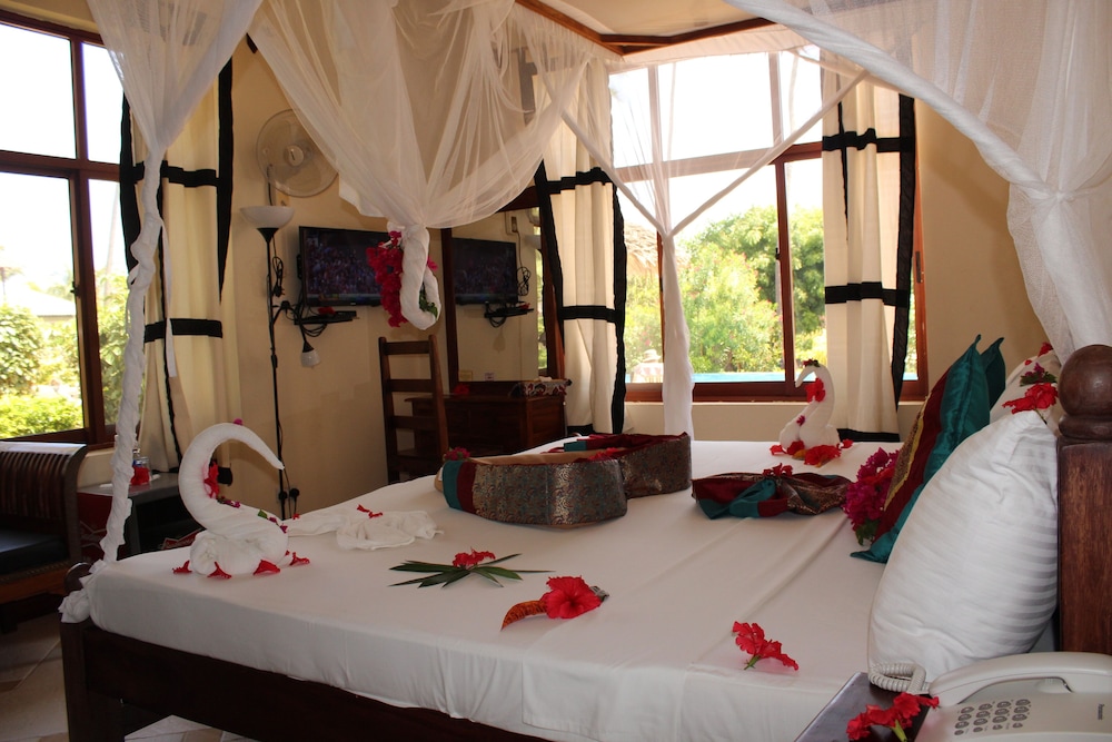 Double or Twin Room, Partial Ocean View (Salme)
