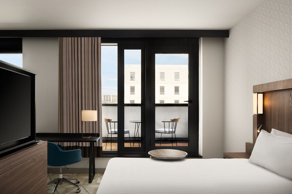 Junior Suite, 1 Bedroom (Balcony) - Photo 1