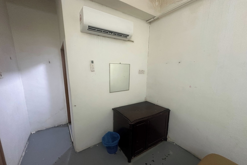 Small Queen Room photo 2