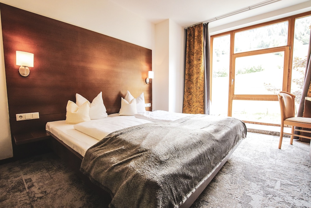 Suite, 2 Bedrooms, Mountain View (XXL) photo 2