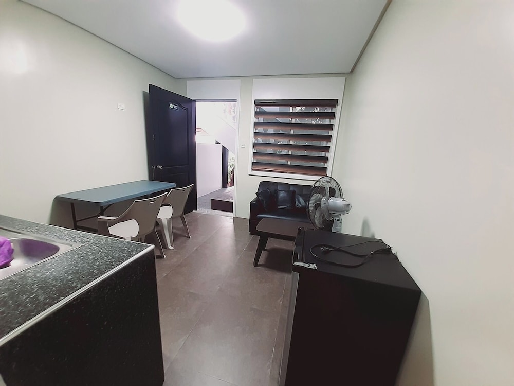 Super Value Suite 102 photo 2