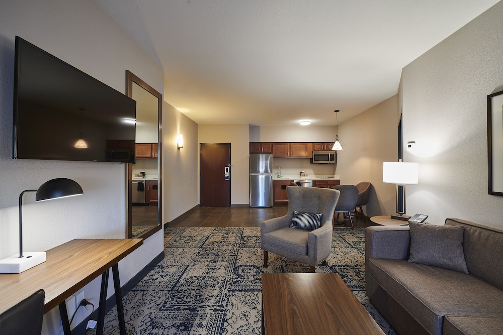 Suite, 2 Bedrooms - Photo 1