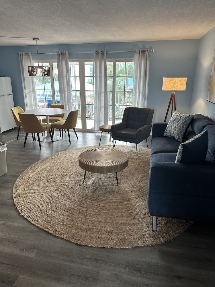 Standard Room, 1 Bedroom, Kitchen, Pool View