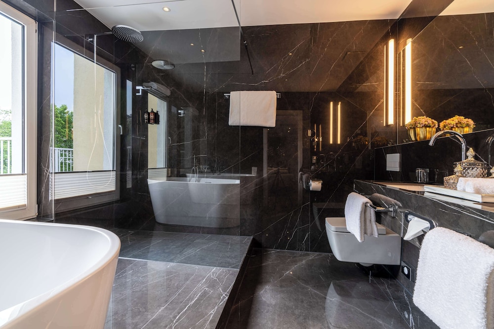 Standard Room, 1 King Bed (Dining Table;Penthouse) - Photo 2