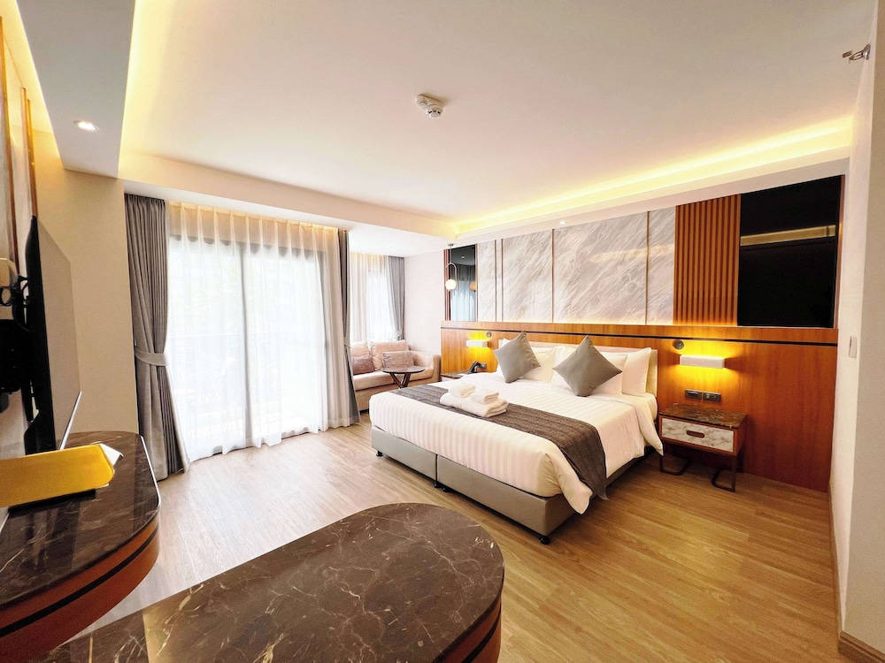 Superior Room, Mobility Accessible (King)