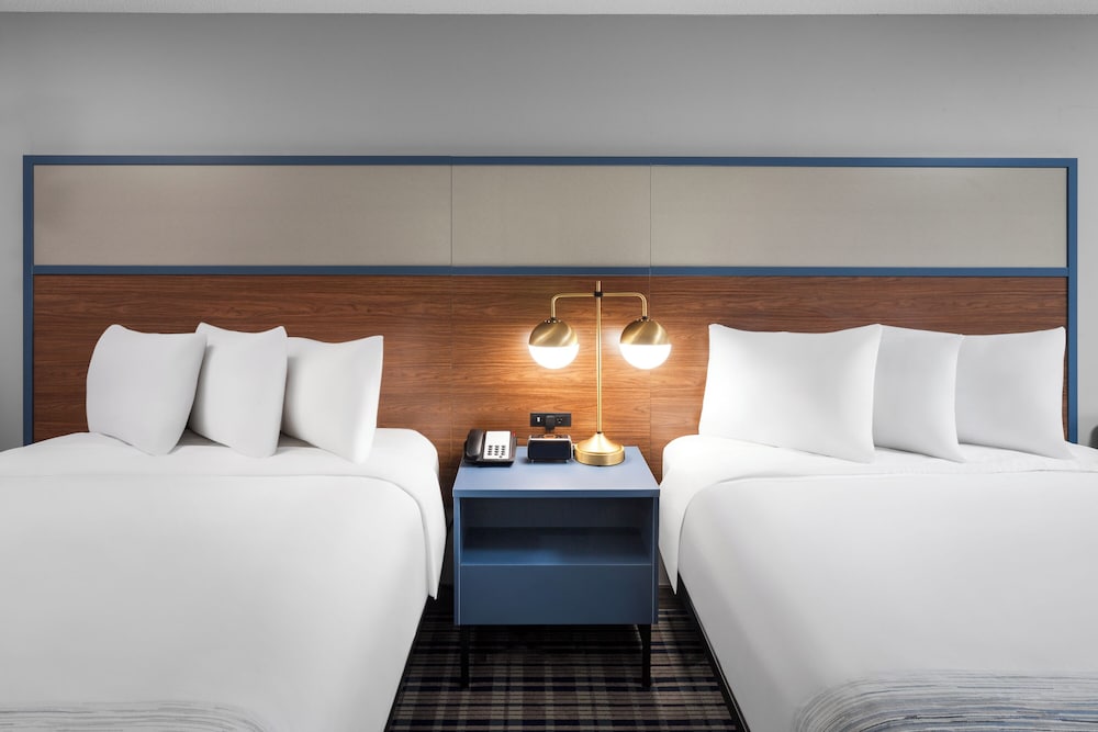 Standard Room, 2 Queen Beds photo 3