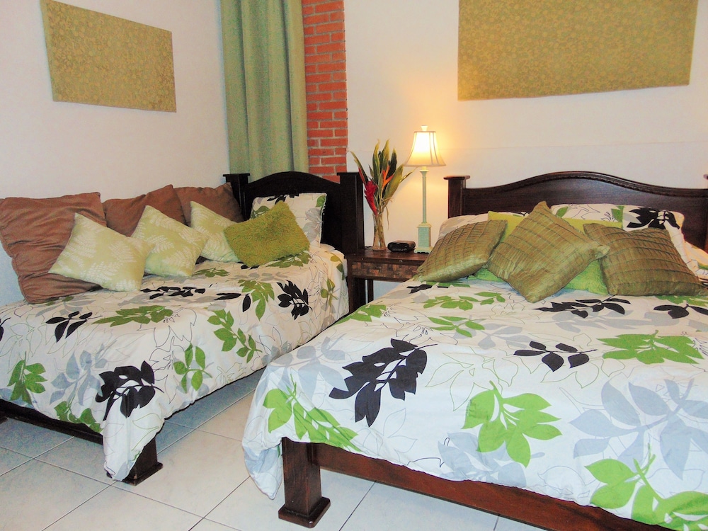 Deluxe Room - Photo 7