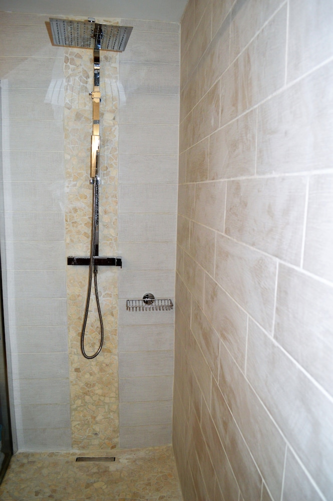 Deluxe Suite, 2 Bedrooms, Pool View photo 2