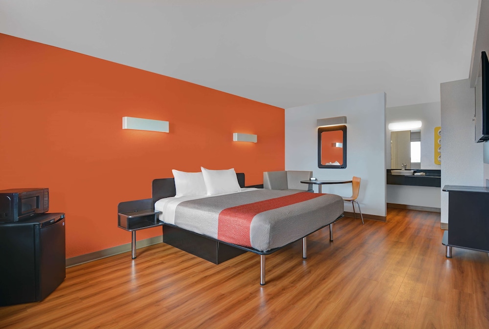 Standard Suite, 1 King Bed, Non Smoking - Photo 10