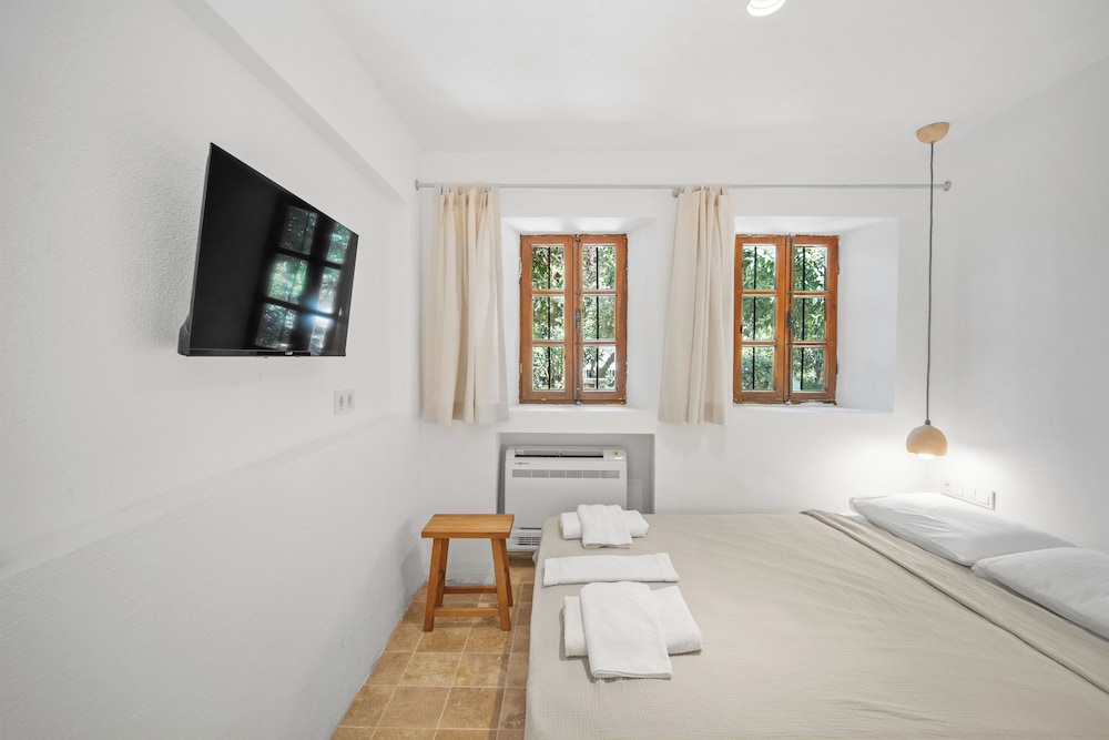 Standard Double Room photo 3
