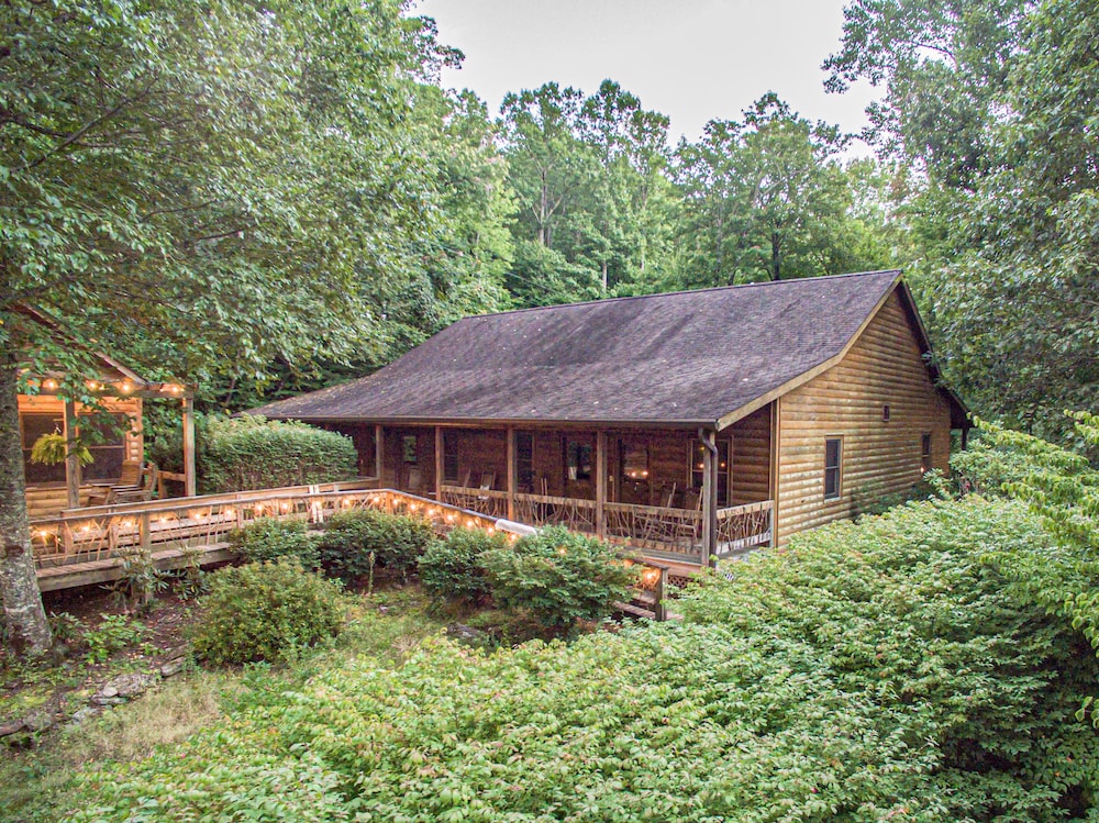 Clear Creek Lodge - Handicap-Accessible King Room