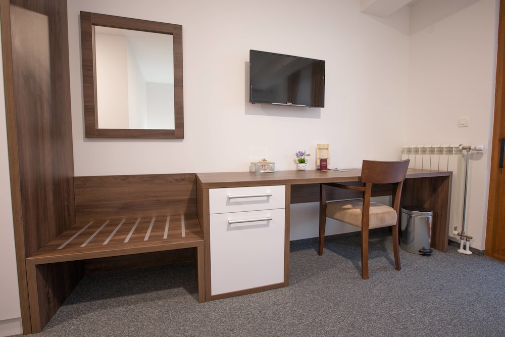 Superior Suite, Multiple Beds, City View photo 3