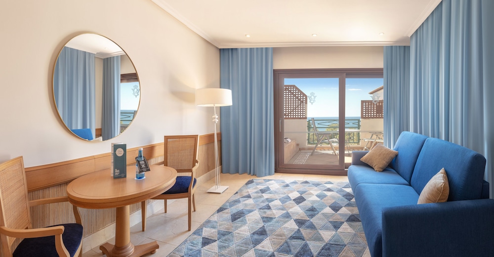 Junior Suite (2 Adults + 1 Child)