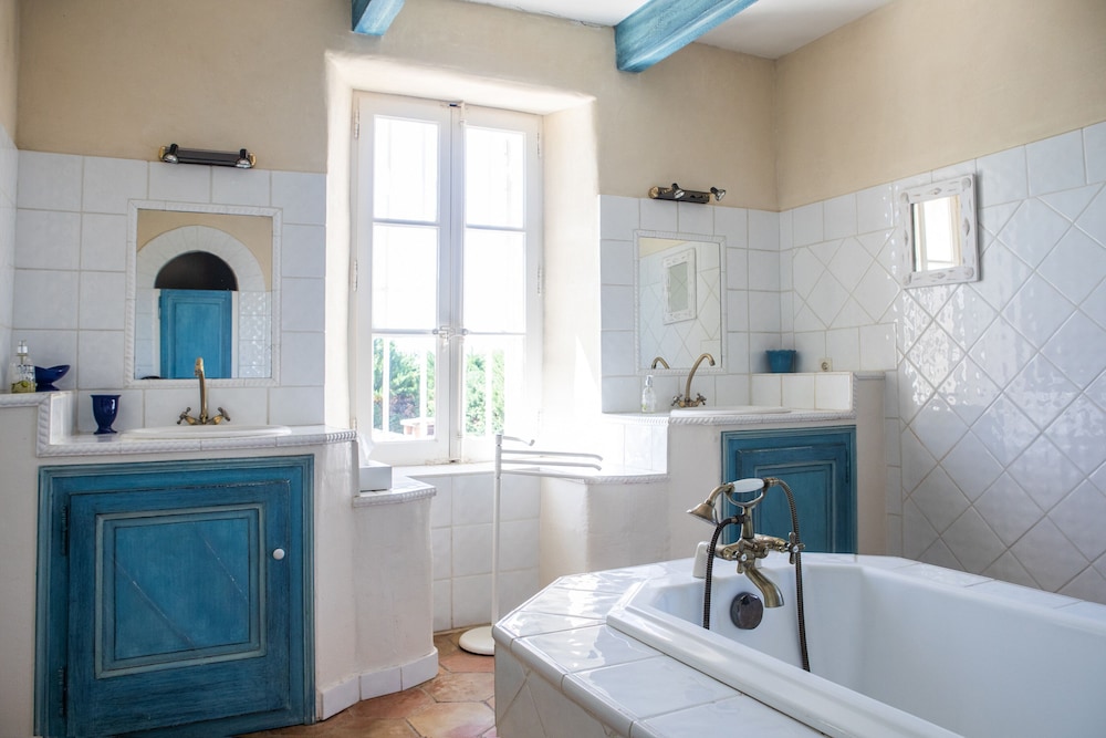 Villa photo 2