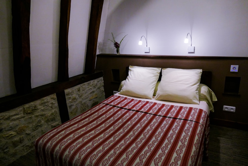 Standard Double or Twin Room photo 1