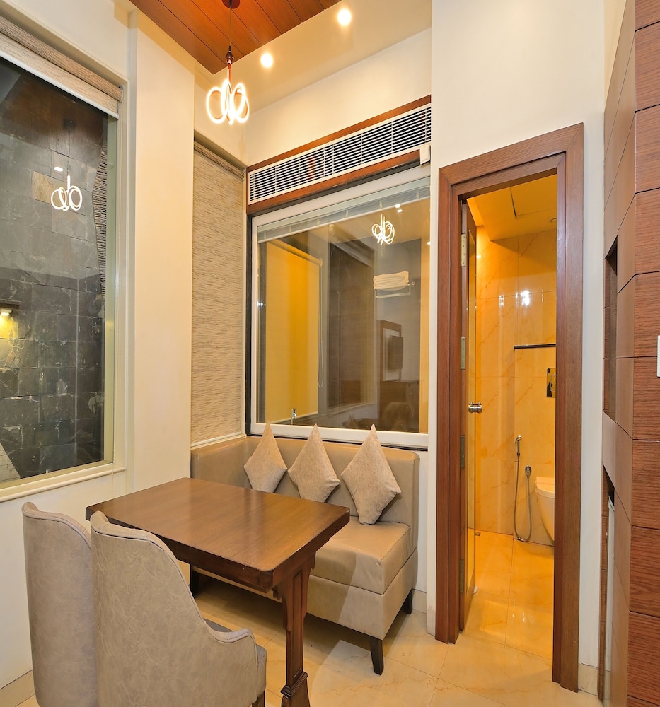 Suite Room With Bathtub photo 2