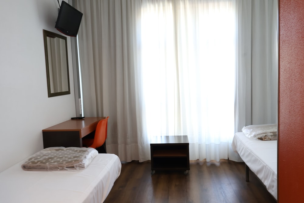 Basic Twin Room photo 2