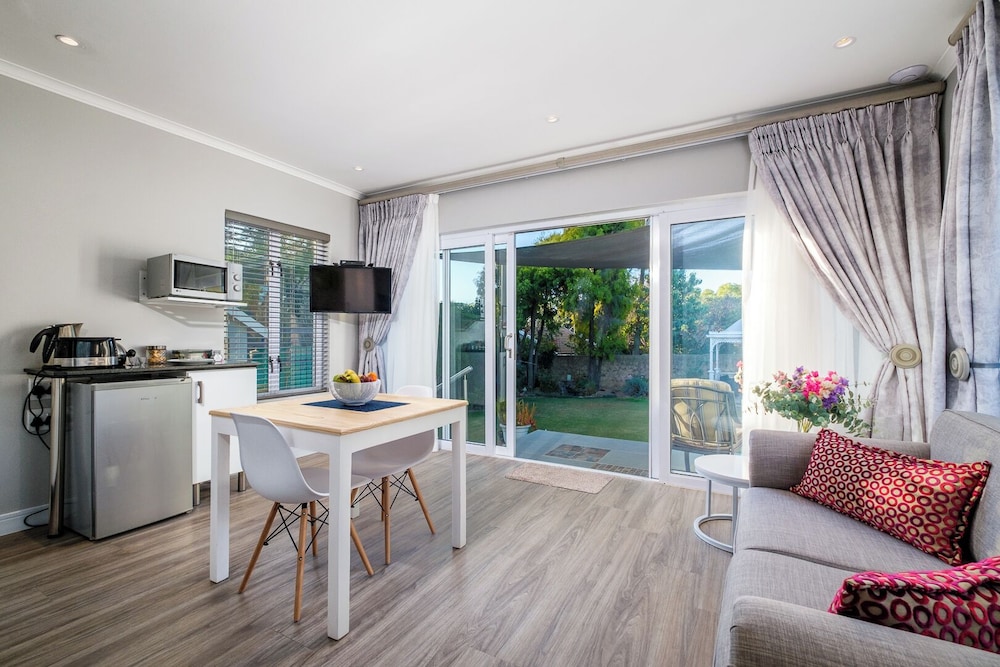 Deluxe Double Room, 1 Bedroom, Garden View photo 3