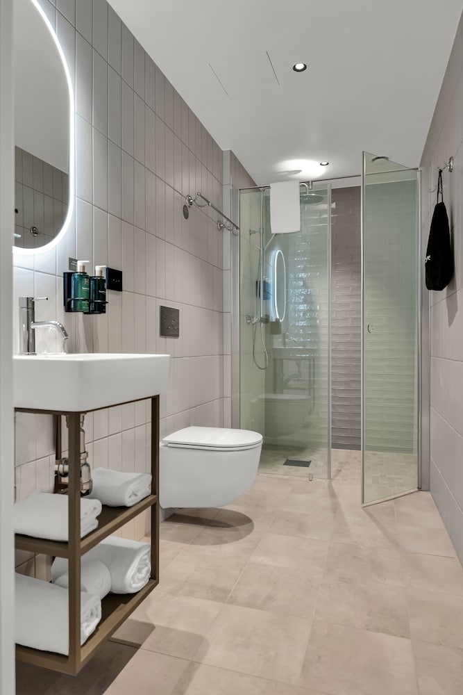 Deluxe Double Room thumbnail 6