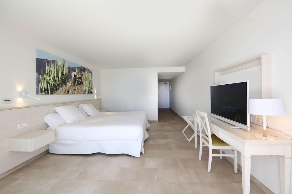 Standard Room, Connecting Rooms, Sea View (4 Adults & 2 Children)