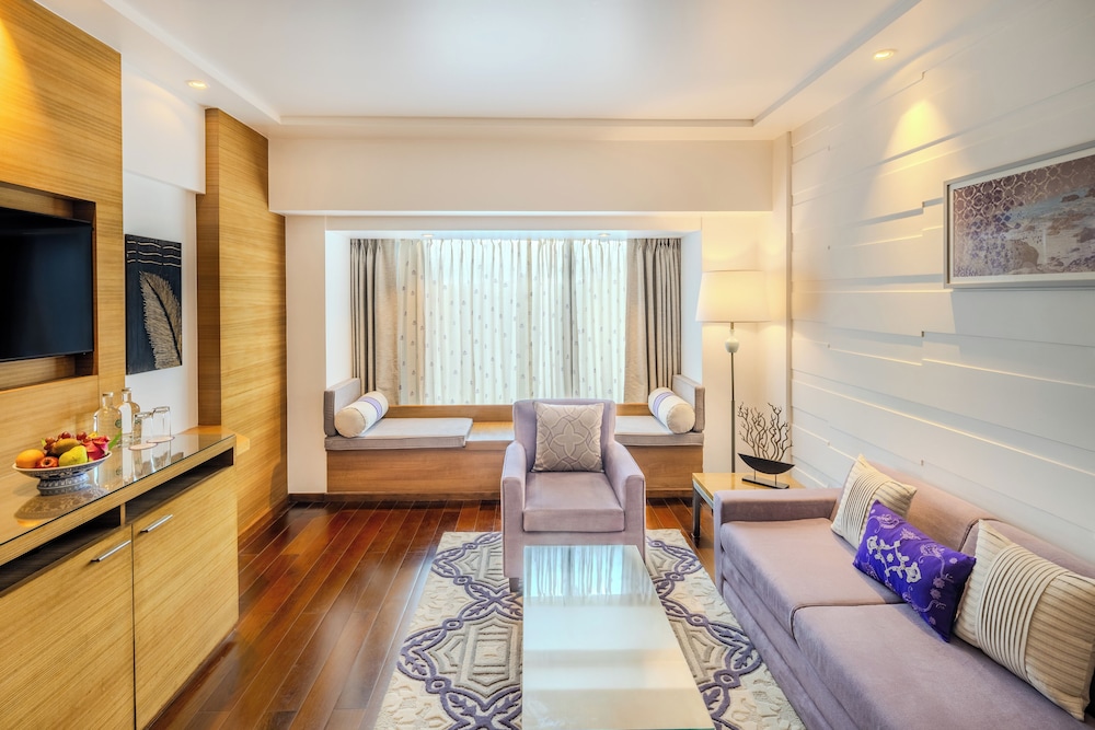 Deluxe Suite City View Queen Bed photo 1