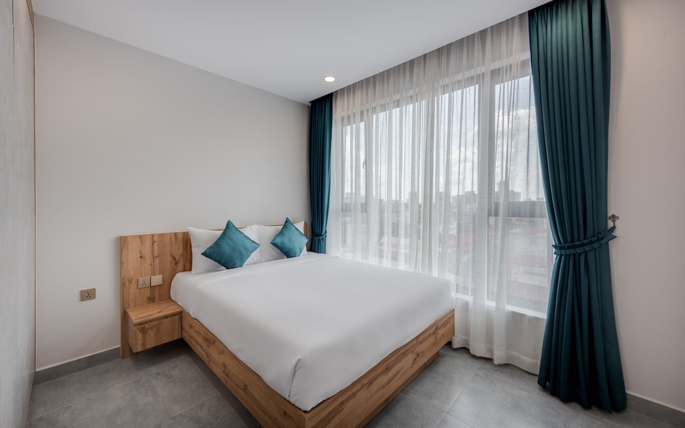 2-Bedroom Apartment with Balcony - Photo 3