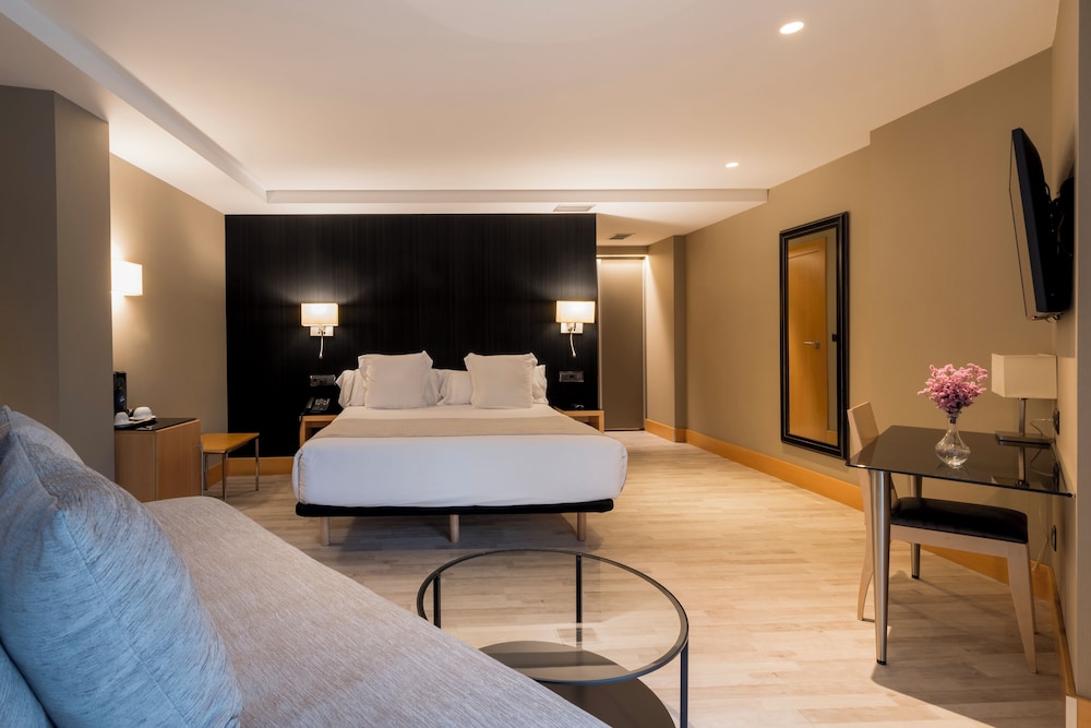 Premium Double Room, City View - Photo 1