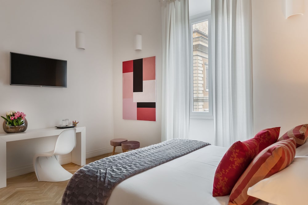 Deluxe Triple Room, City View photo 3