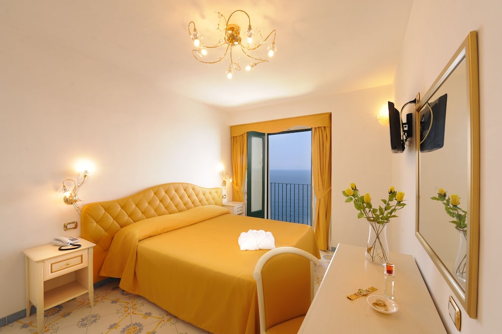 Suite, Sea View, Corner (French Balcony) photo 2