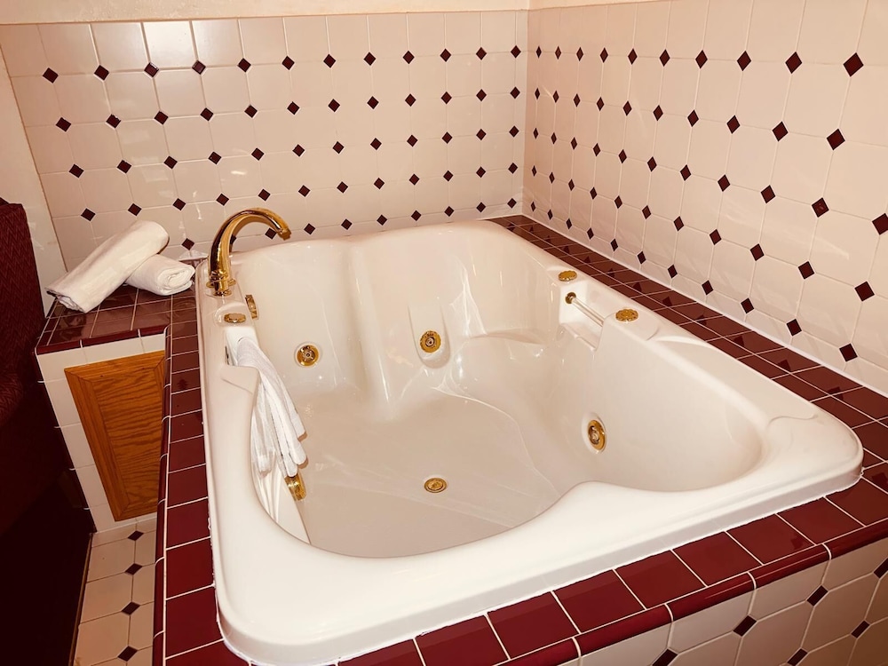 Honeymoon Suite photo 3