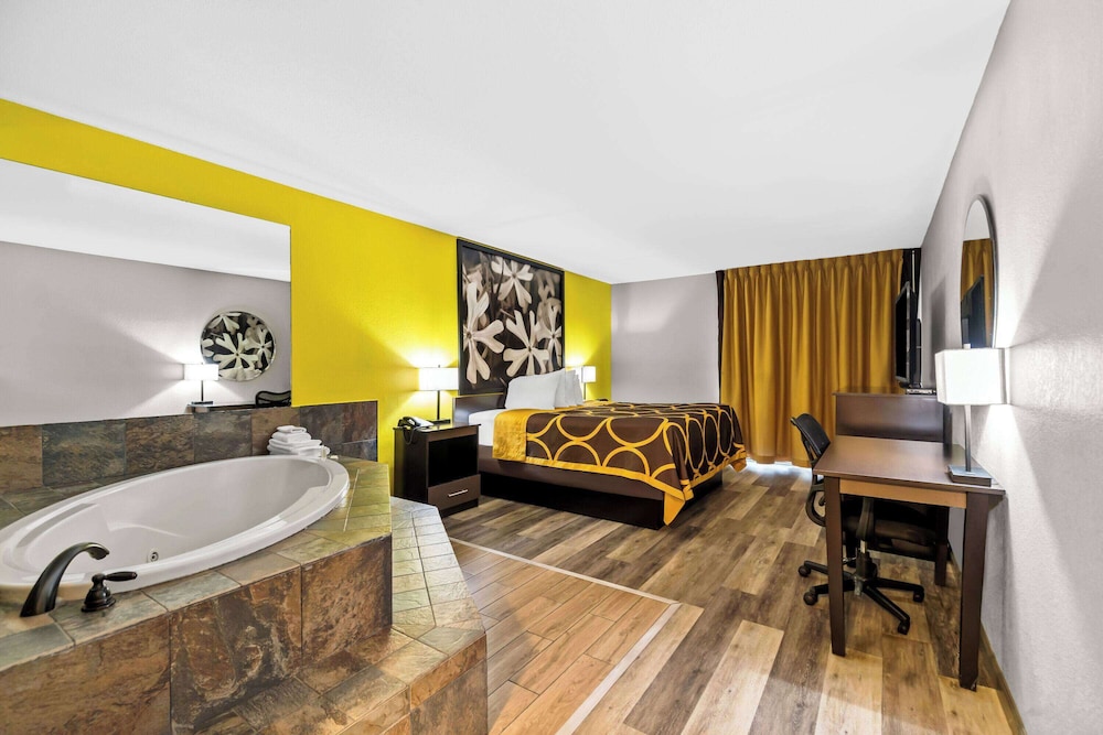 Suite, 1 King Bed, Non Smoking photo 1