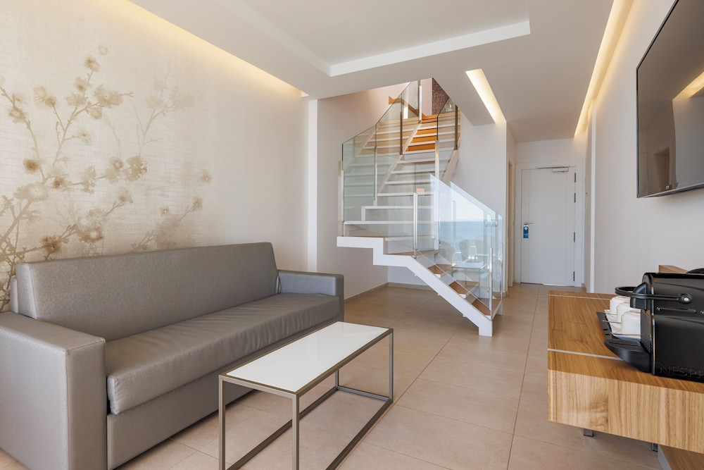Panoramic Duplex, Jetted Tub, Sea View (Suite) - Photo 6
