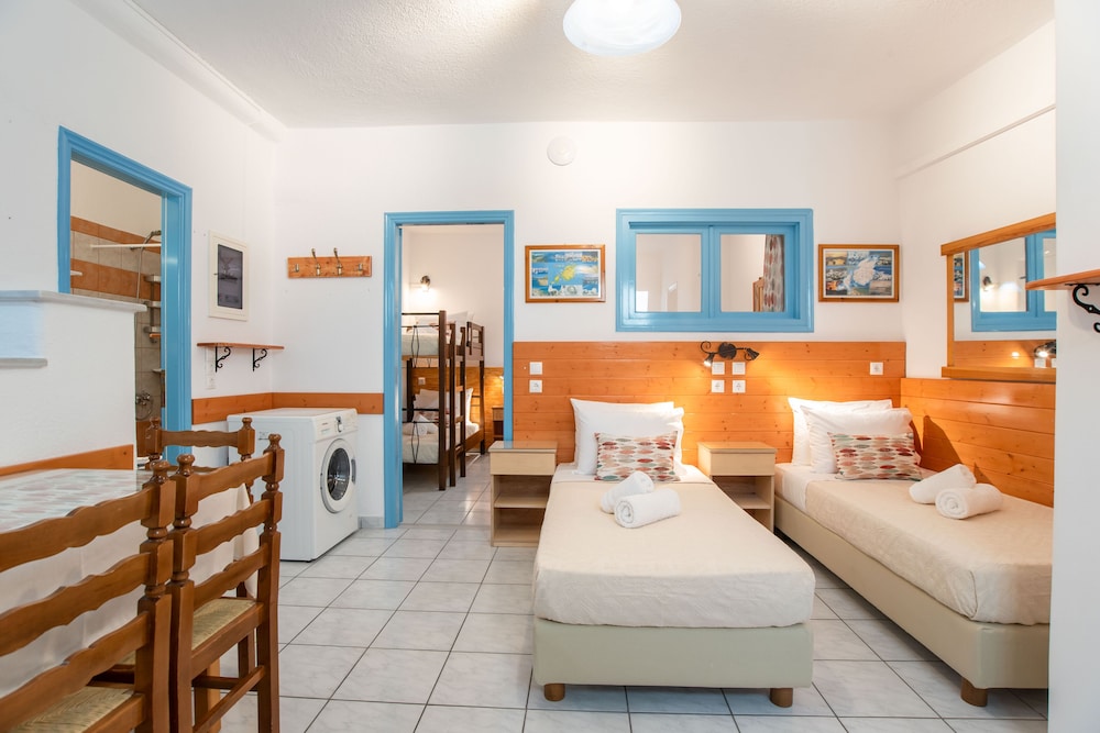 Family Apartment, 2 Bedrooms, Non Smoking, 2 Bathrooms (5-6 adults, Semi-basement)