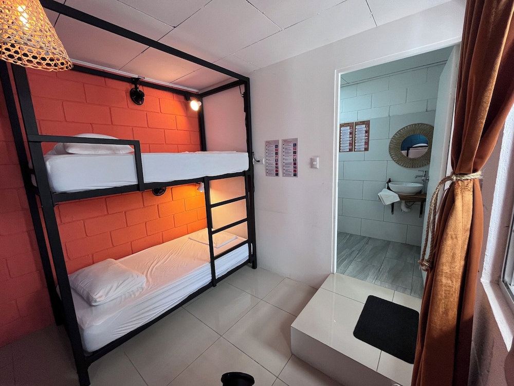 Standard Shared Dormitory, Men only, Shared Bathroom photo 2
