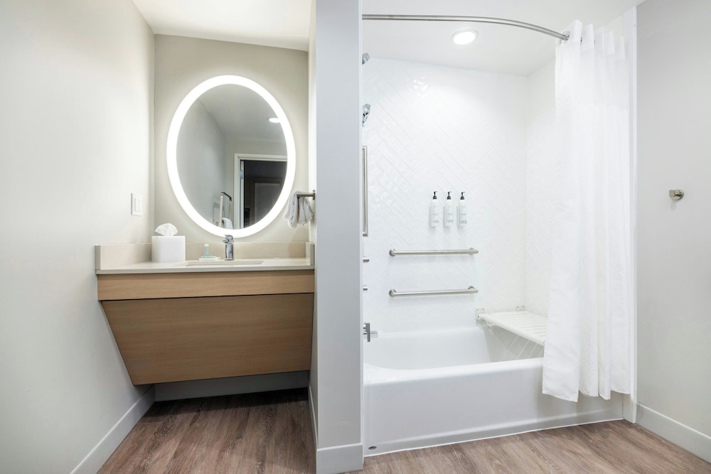 Standard Studio Suite, 2 Queen Beds (Hearing Accessible) - Photo 3