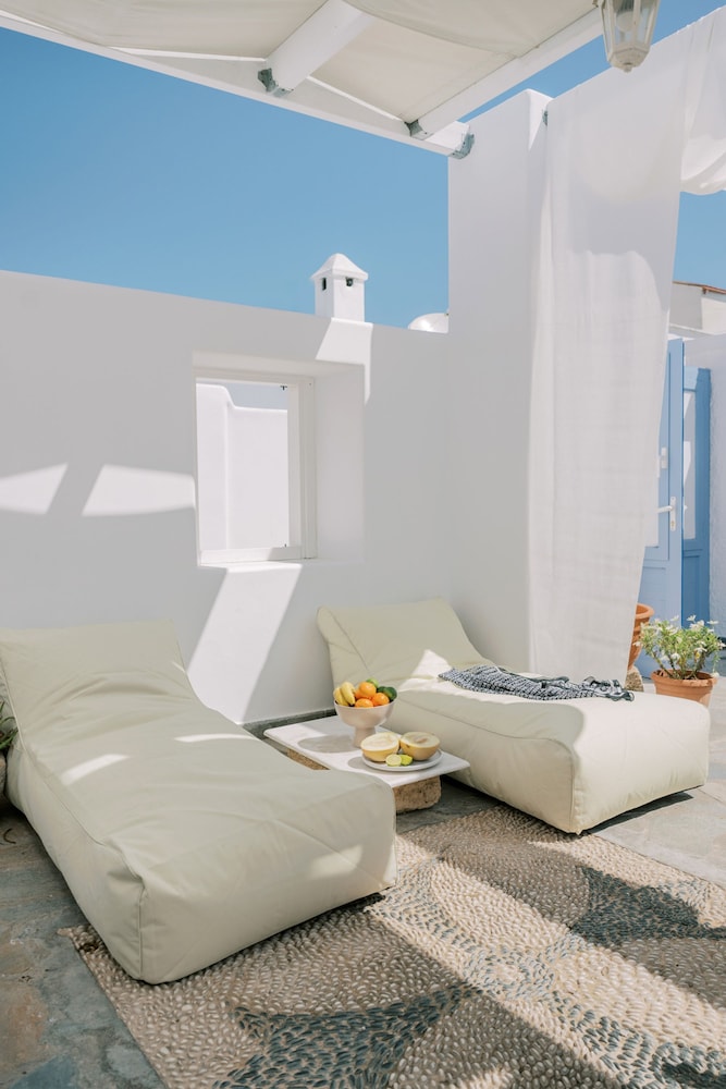 Apartment, Smoking