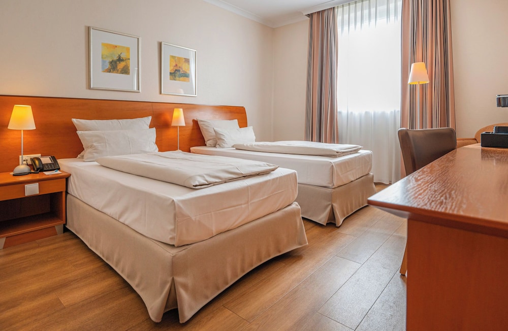 Standard Room, 2 Twin Beds - Photo 1