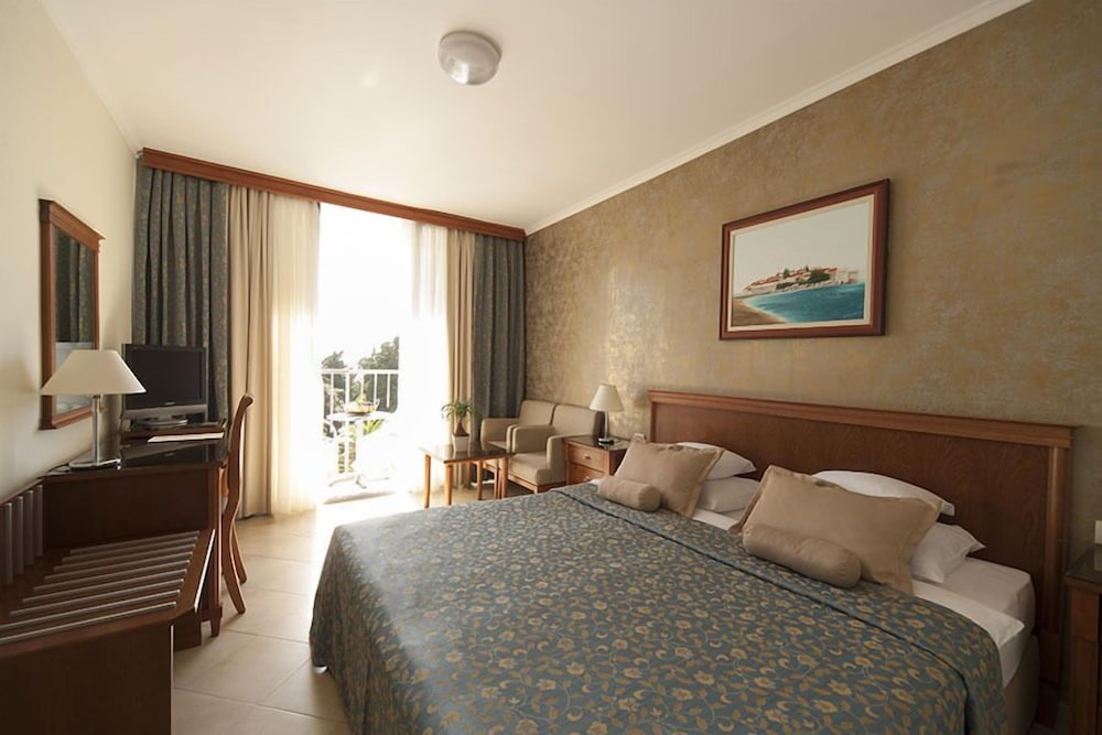 Standard Double or Twin Room, Sea View photo 3